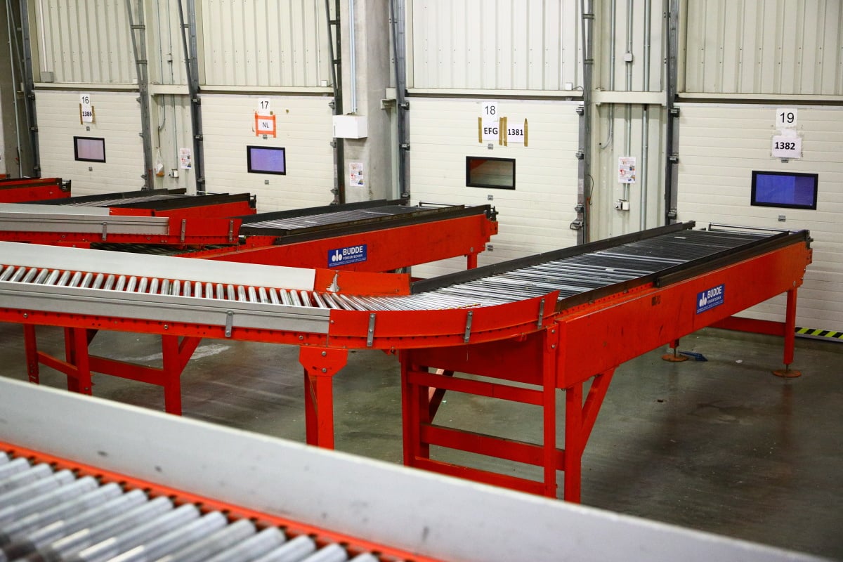 Jak to chodí v kurýrní službě DPD. Podívejte se s námi do depa.