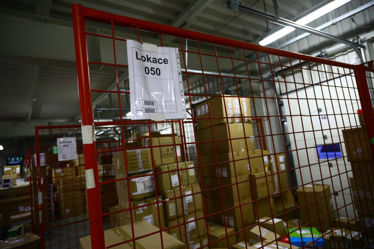 Jak to chodí v kurýrní službě DPD. Podívejte se s námi do depa.