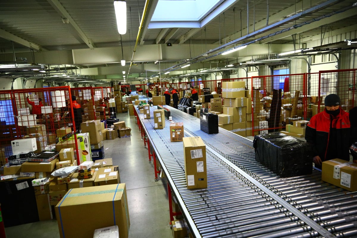 Jak to chodí v kurýrní službě DPD. Podívejte se s námi do depa.