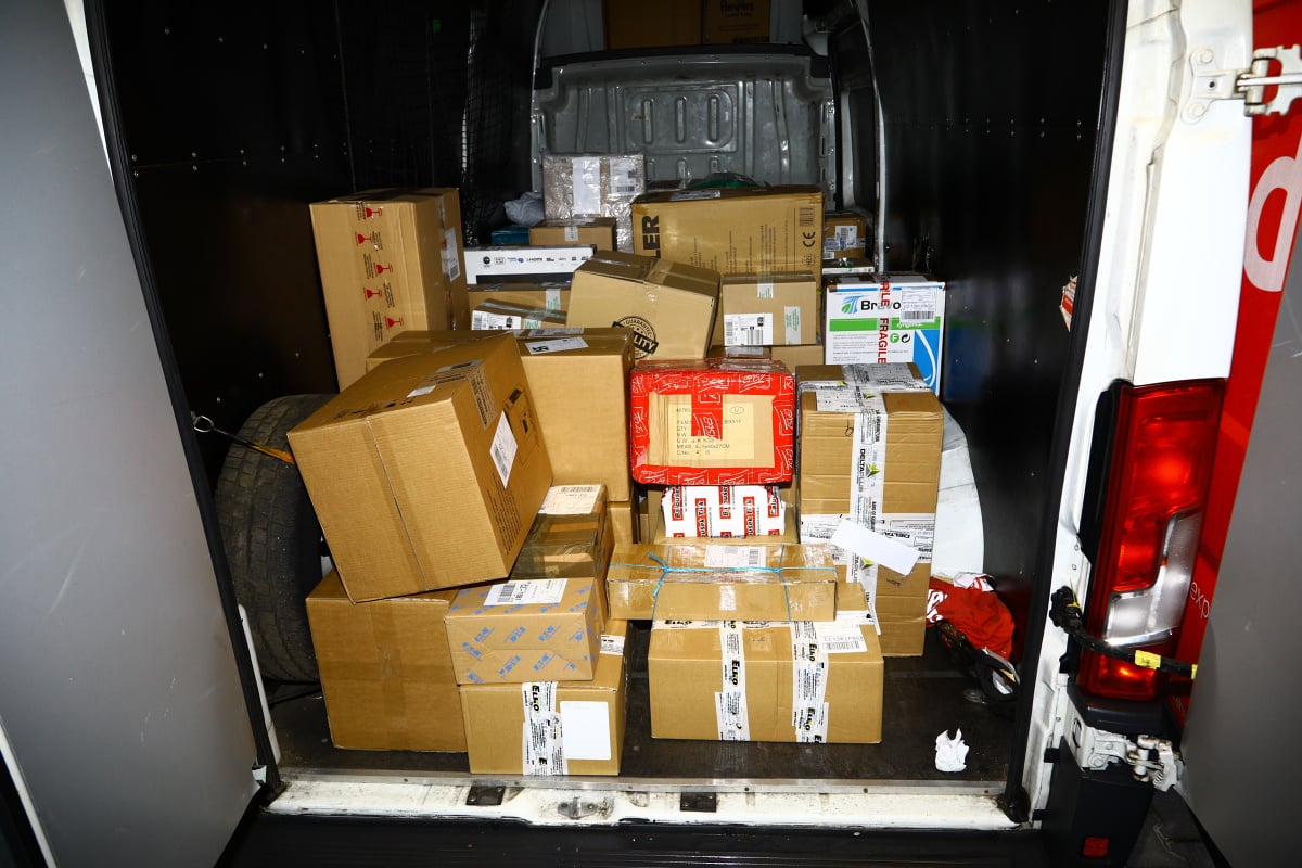 Jak to chodí v kurýrní službě DPD. Podívejte se s námi do depa.