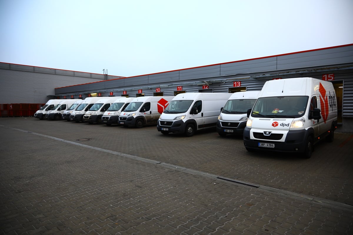 Jak to chodí v kurýrní službě DPD. Podívejte se s námi do depa.
