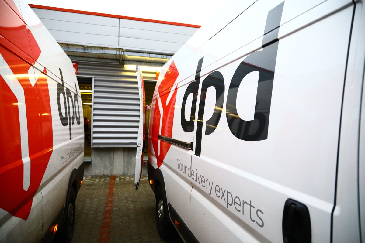 Jak to chodí v kurýrní službě DPD. Podívejte se s námi do depa.