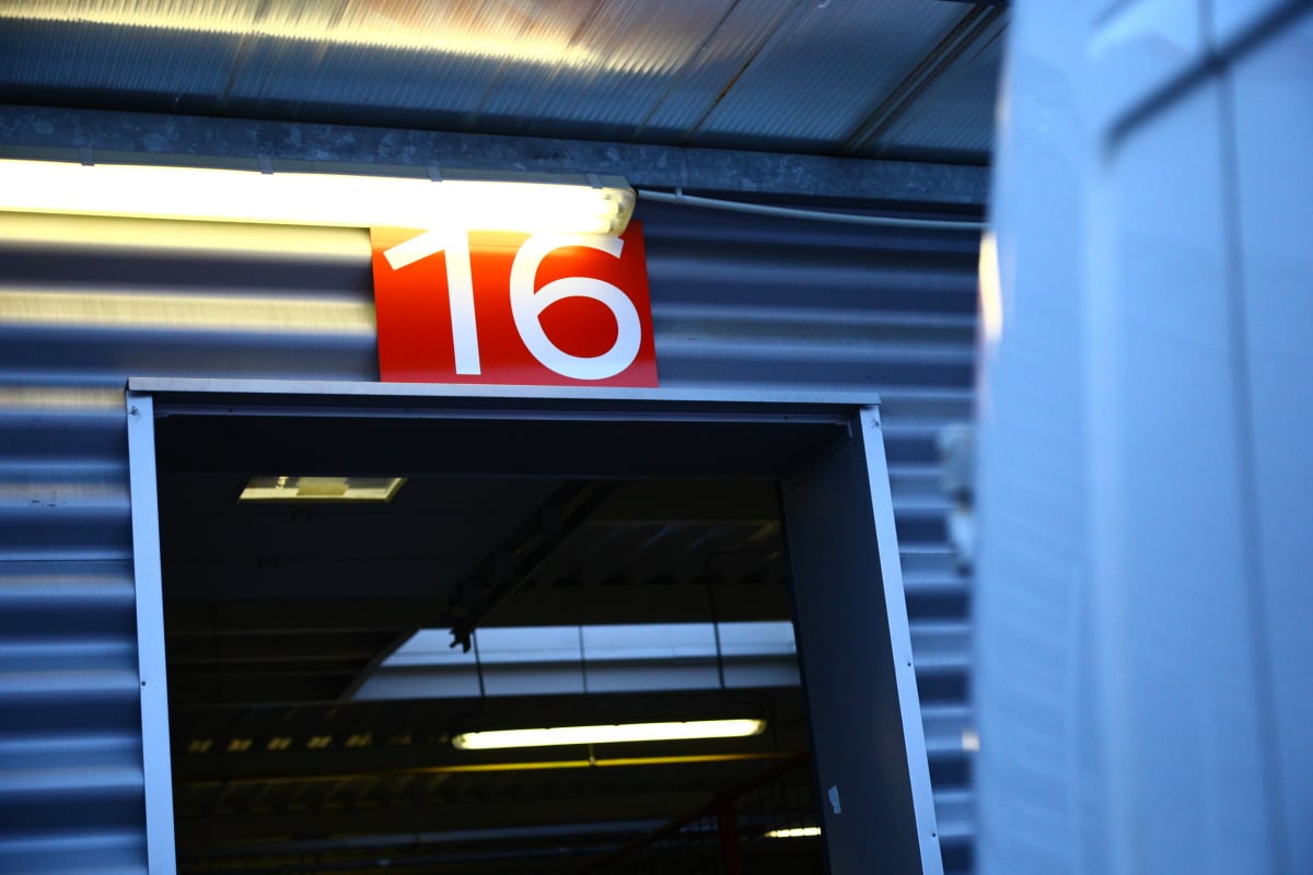 Jak to chodí v kurýrní službě DPD. Podívejte se s námi do depa.