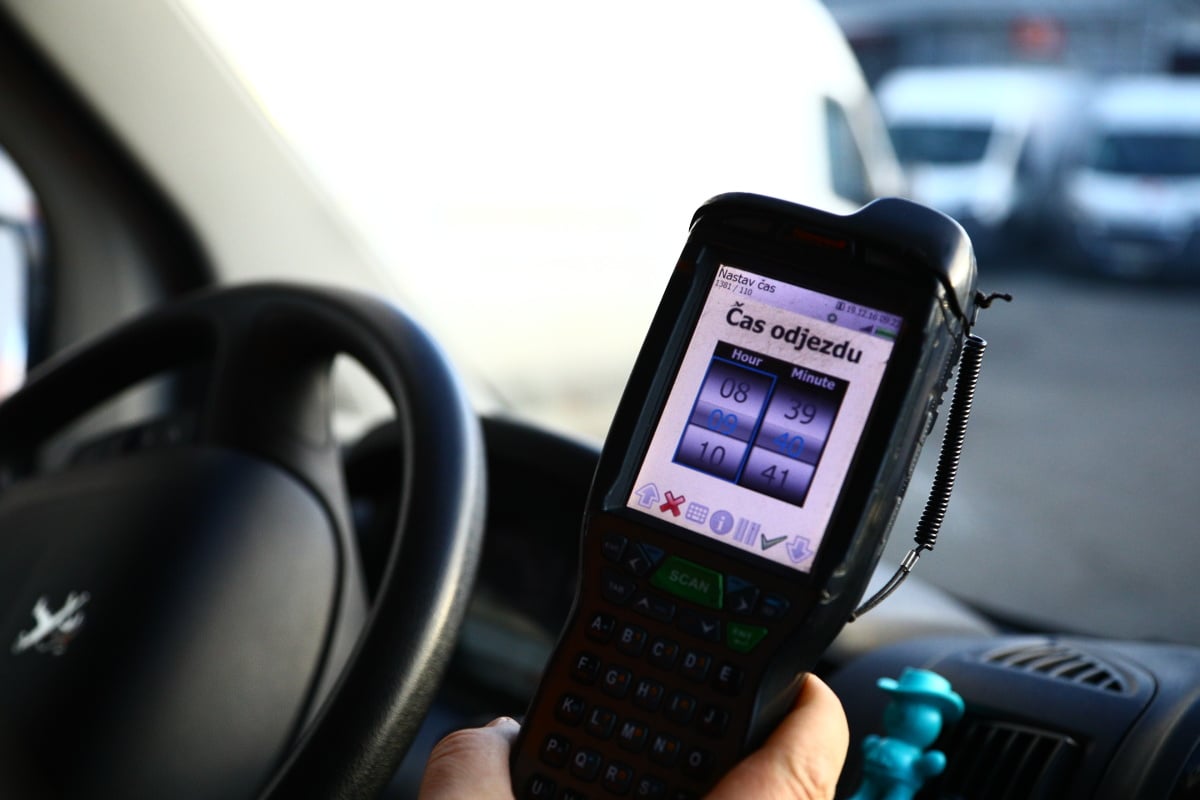 Jak to chodí v kurýrní službě DPD. Podívejte se s námi do depa.