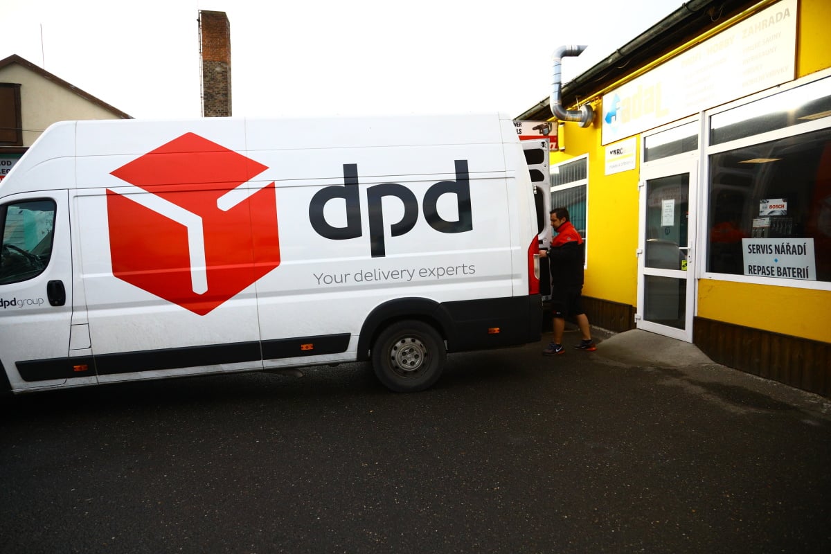Jak to chodí v kurýrní službě DPD. Podívejte se s námi do depa.