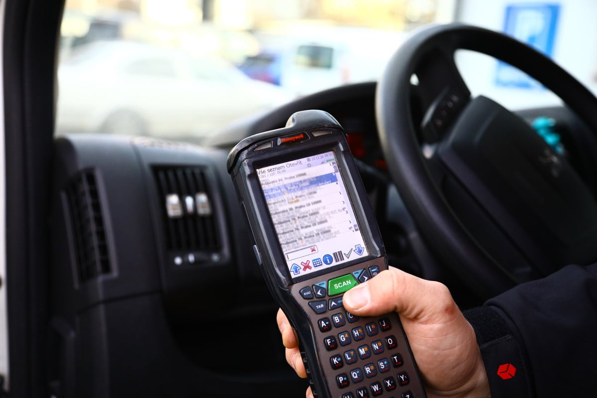 Jak to chodí v kurýrní službě DPD. Podívejte se s námi do depa.