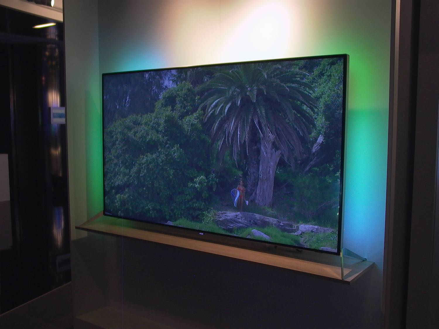 Philips řady 7700 s úhlopříčkou 191 cm (75ʺ).