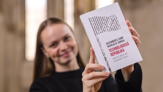 Už žádné služby na sdílení obrázků, musíme zase dělat velké věci. V češtině vychází kniha zlého muže Silicon Valley