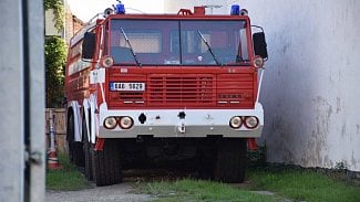 Náhledový obrázek - Retro: Osmikolová Tatra 813 CAS 55 dodnes vozí hasiče. A svezla i nás