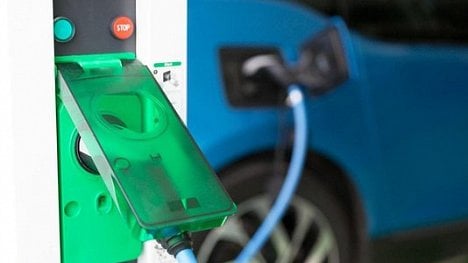 Náhledový obrázek - Baterie elektrovozů jako virtuální elektrárna. Energetici chtějí zapojit evropské automobilky