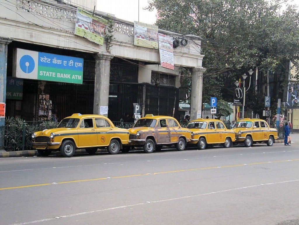 2013-02-hindustan-ambassador-1.jpg