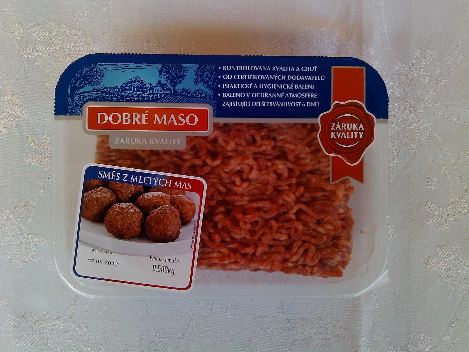 Směs z mletých mas, polotovar: 95 % masa, 0,5 kg za 44,90 Kč, 89,80 Kč/kg výrobku. Výrobce: Masokombinát Plzeň. Obsahuje vodu a antioxidanty.
