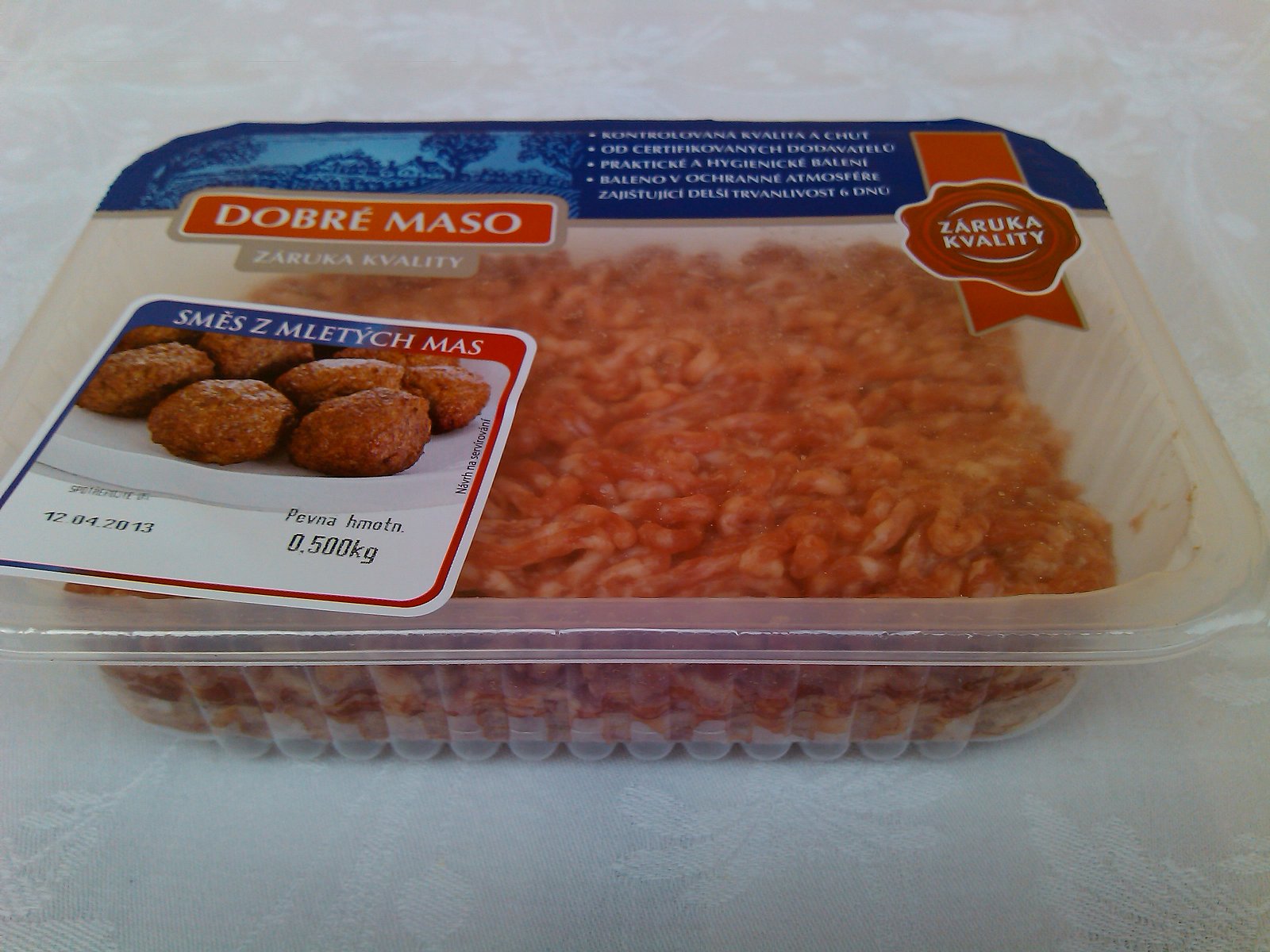 Směs z mletých mas, polotovar: 95 % masa, 0,5 kg za 44,90 Kč, 89,80 Kč/kg výrobku. Výrobce: Masokombinát Plzeň. Obsahuje vodu a antioxidanty.
