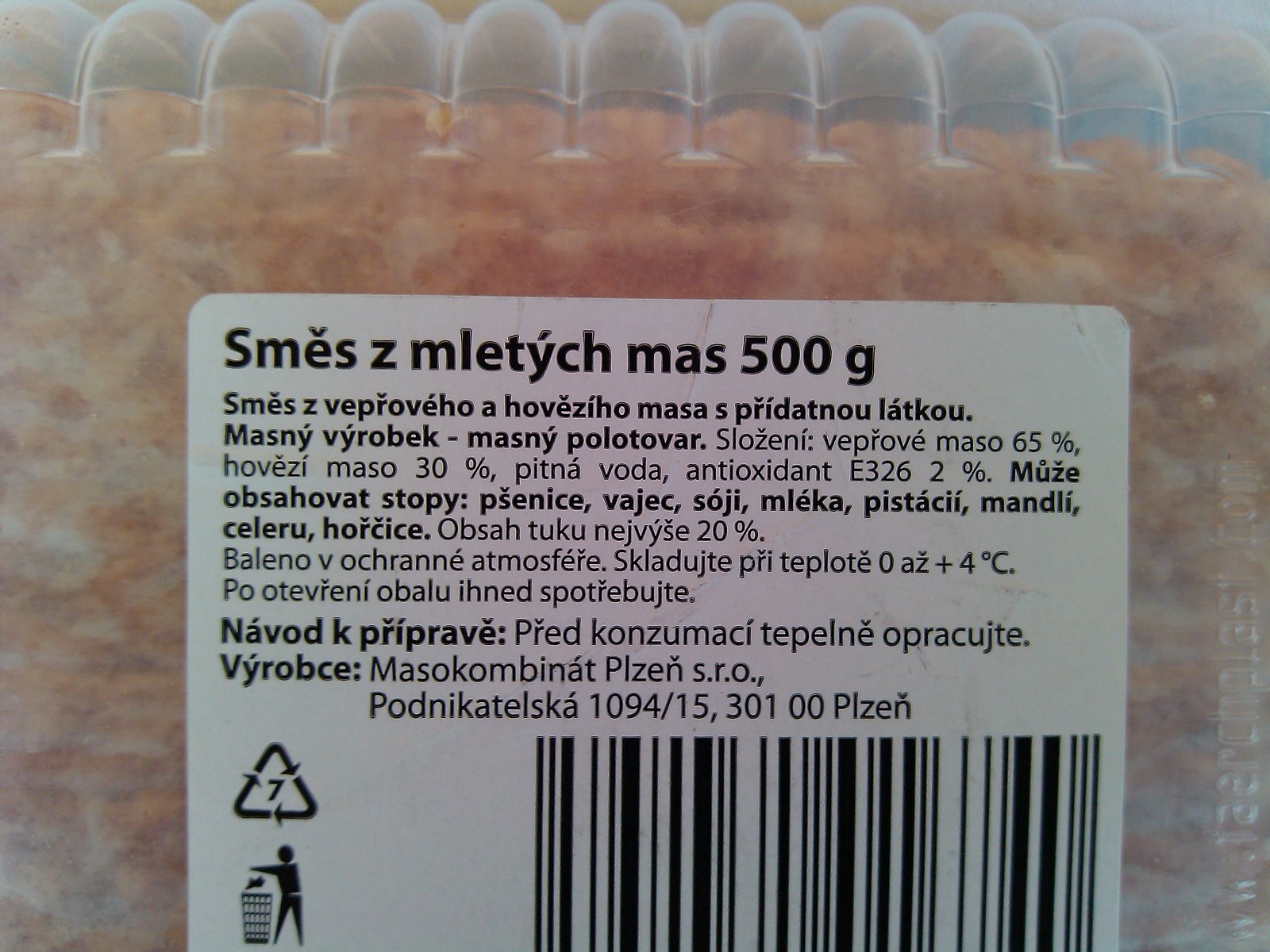 Směs z mletých mas, polotovar: 95 % masa, 0,5 kg za 44,90 Kč, 89,80 Kč/kg výrobku. Výrobce: Masokombinát Plzeň. Obsahuje vodu a antioxidanty.
