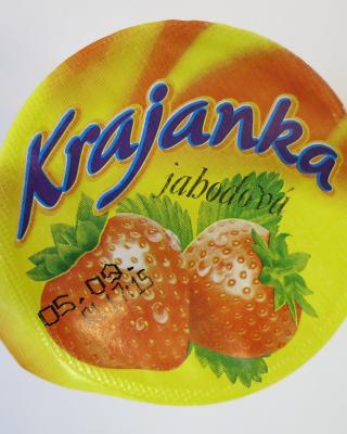Krajanka jahodová, 130 g. Kategorie: Nebezpečné potraviny. Nevyhovující parametr: plísně okem viditelné. Na povrchu výrobku se vyskytovala plíseň. Plíseň byla zjištěna uvnitř více balení. Potravina neměla prošlé datum použitelnosti. Při kontrole nebyly zjištěny nevyhovující teploty skladování tohoto výrobku. Výrobce: Mlékárna Stříbro s.r.o. Místo kontroly: Penny Market s.r.o., Rousínov