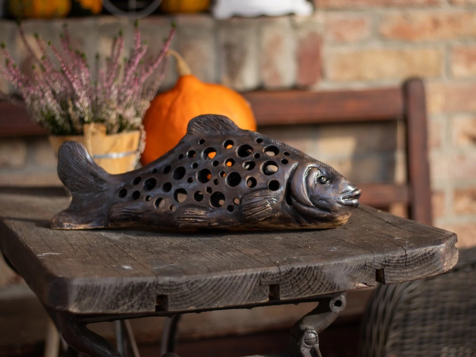 Keramická ryba na svíčku z Ateliéru Kruhy