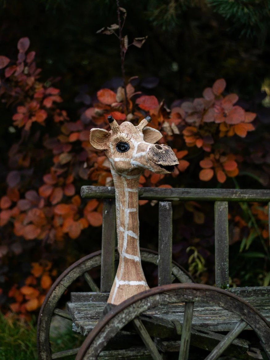 Keramická žirafa z Ateliéru Kruhy