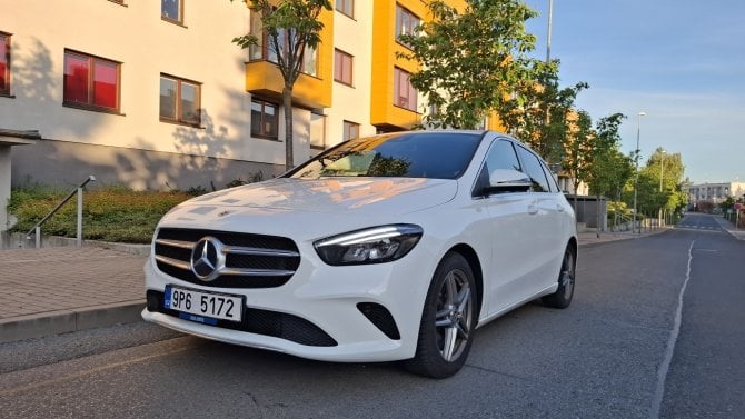 Test ojetiny: Sedmiletý Mercedes-Benz třídy B na důchodce už nefunguje. Mladší řidiči ho ale milují