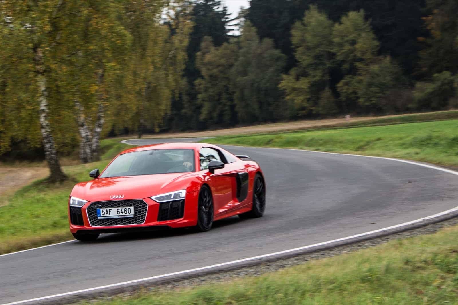 2019-12-nejrychlejsi-auta-audi-r8.jpg