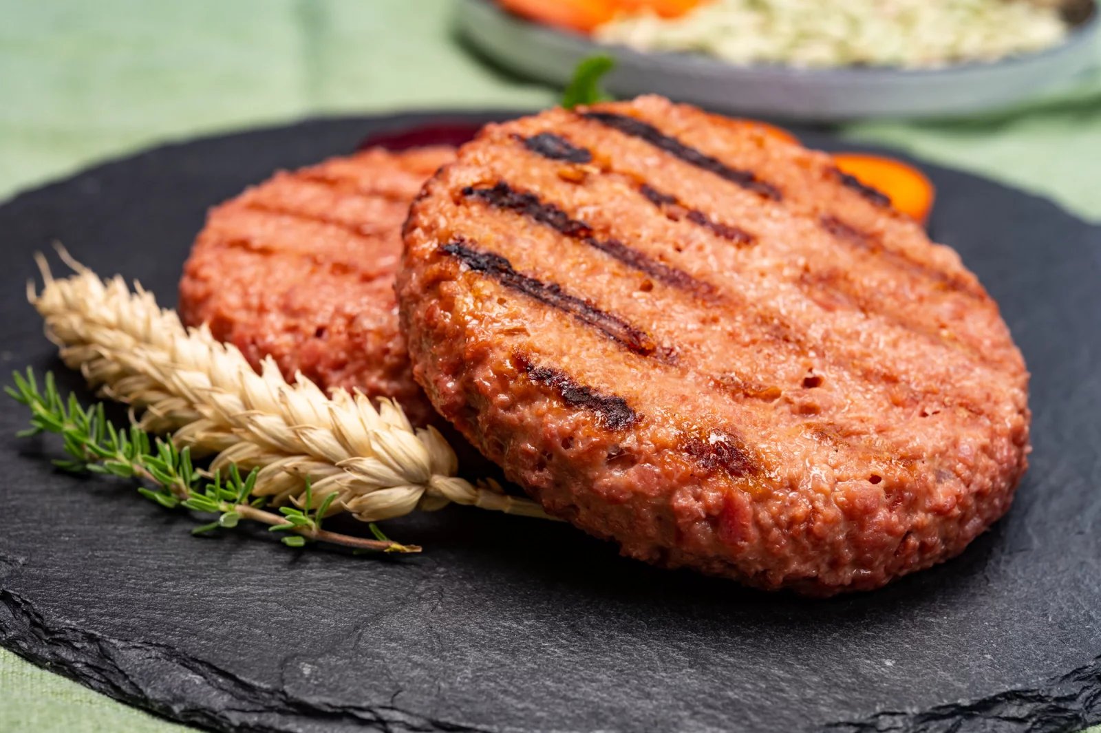 Placka nemasového burgeru z rostlinných surovin