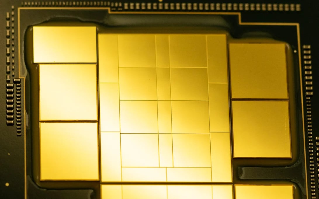 HPC GPU Ponte Vecchio, jedna polovina finálního akcelerátoru