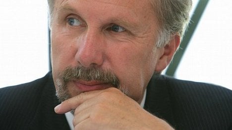 Náhledový obrázek - Ewald Nowotny: Odchod Řecka z eurozóny by byl katastrofa