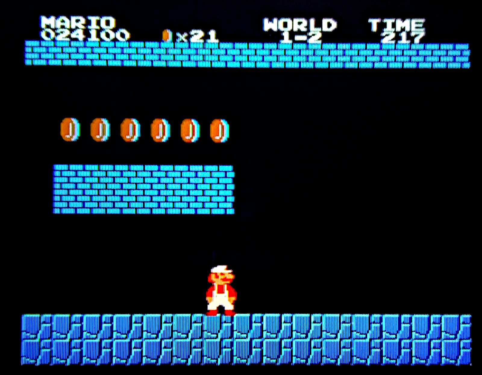 Fotka displeje - první z variant hry Mario.