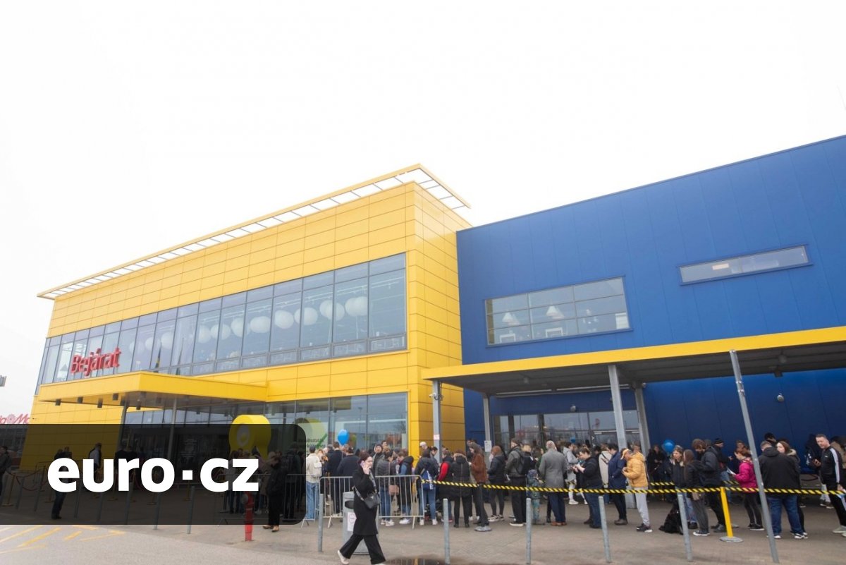 Roboti, chytré kiosky a vizualizace. IKEA v Budapešti otevřela unikátní obchodní dům s distribučním centrem, kde vládnou stroje