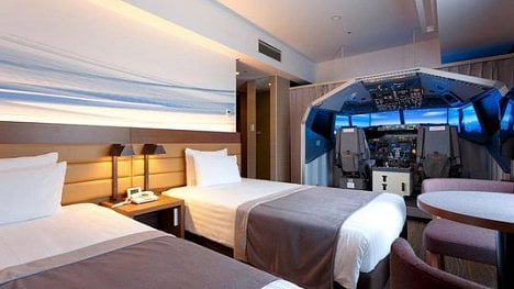 Náhledový obrázek - Pilotem z ložnice. Japonský hotel nabízí pokoj s vlastním leteckým simulátorem