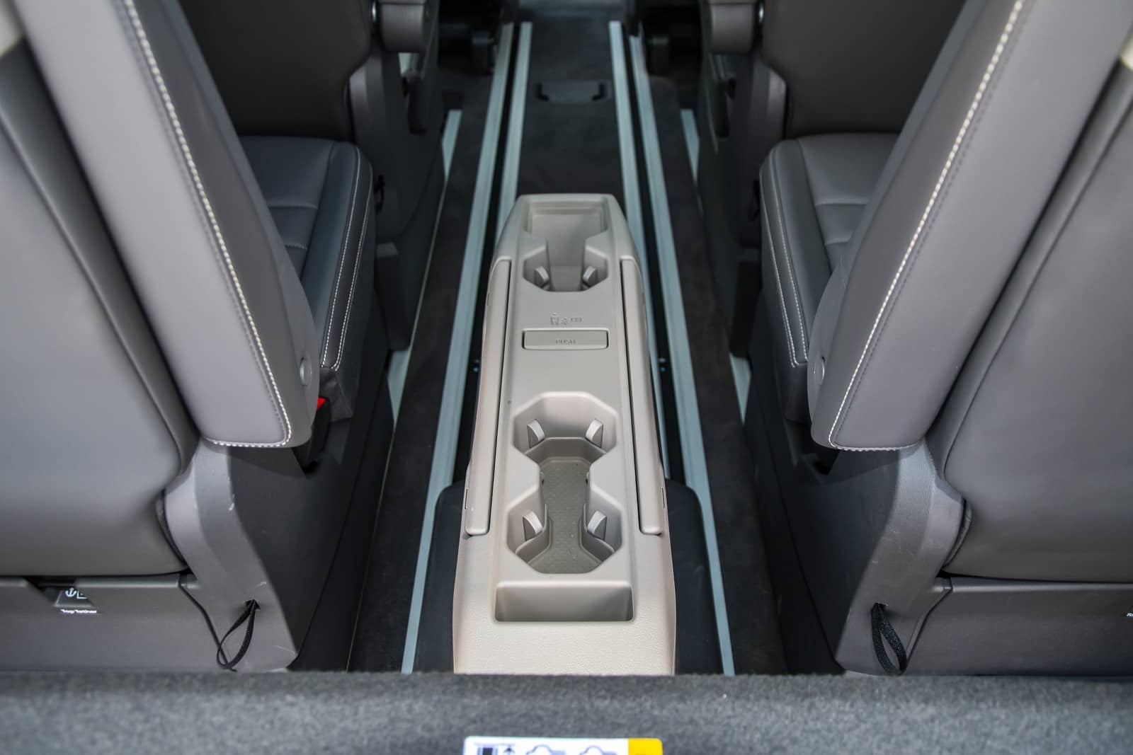 2022-05-vw-multivan-33.jpg