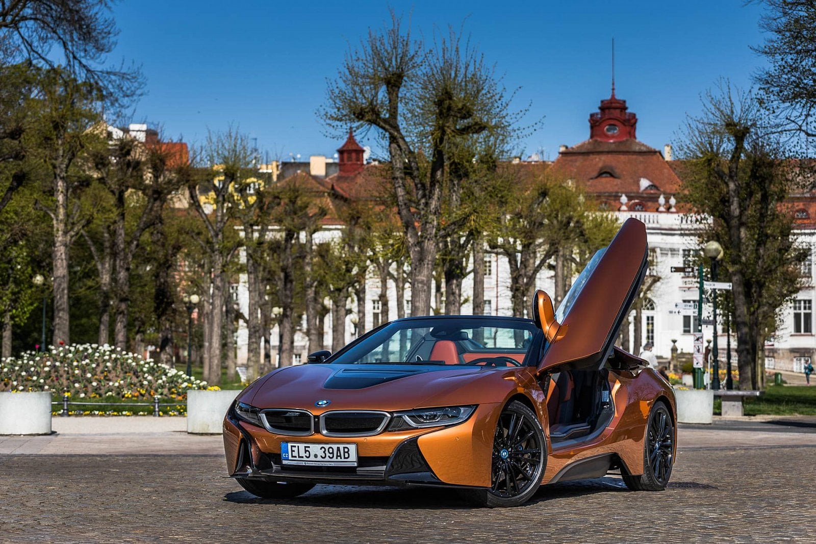 2020-06-bmw-i8-roadster-8.jpg