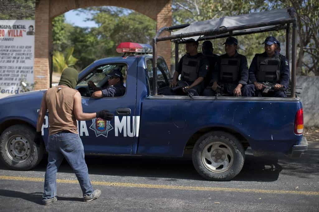 2013-08-mexic48danc3a9-se-chtc49bjc3ad-brc3a1nit-se-zbranc49bmi-