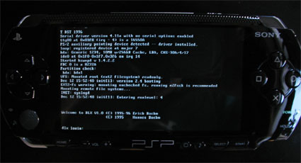 Oblíbený kapesní herní počítač PSP se samozřejmě také dočkal svého Linuxu. Jde opět o velmi nadupané zařízení, navíc s internetovou konektivitou. Díky projektu PSPLinux.info si na něm můžete provozovat svůj software.