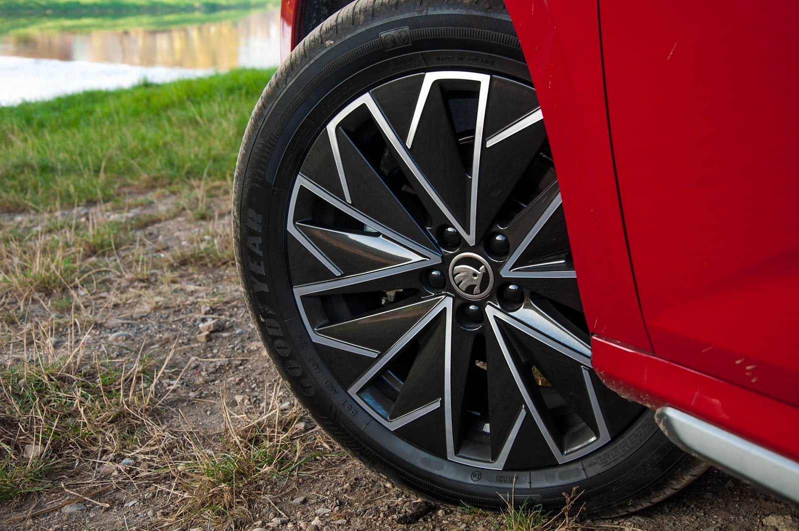 2019-11-skoda-kamiq-40-of-45.jpg