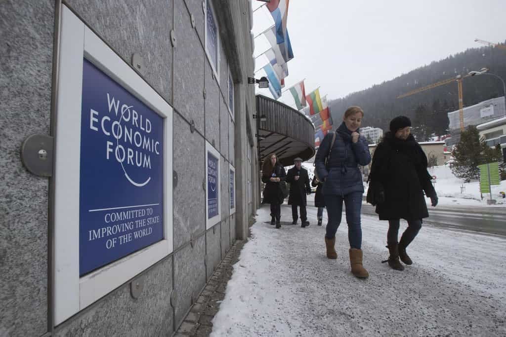 2011-08-fc3b3rum-v-davosu-se-schc3a1zc3ad-v-atmosfc3a9c599e-kriz