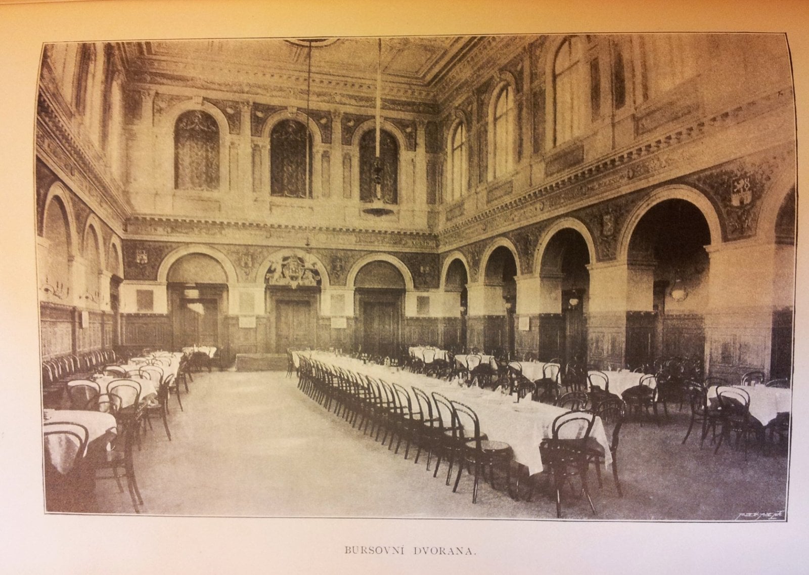 Historické fotky Burzy v Holešovické tržnici