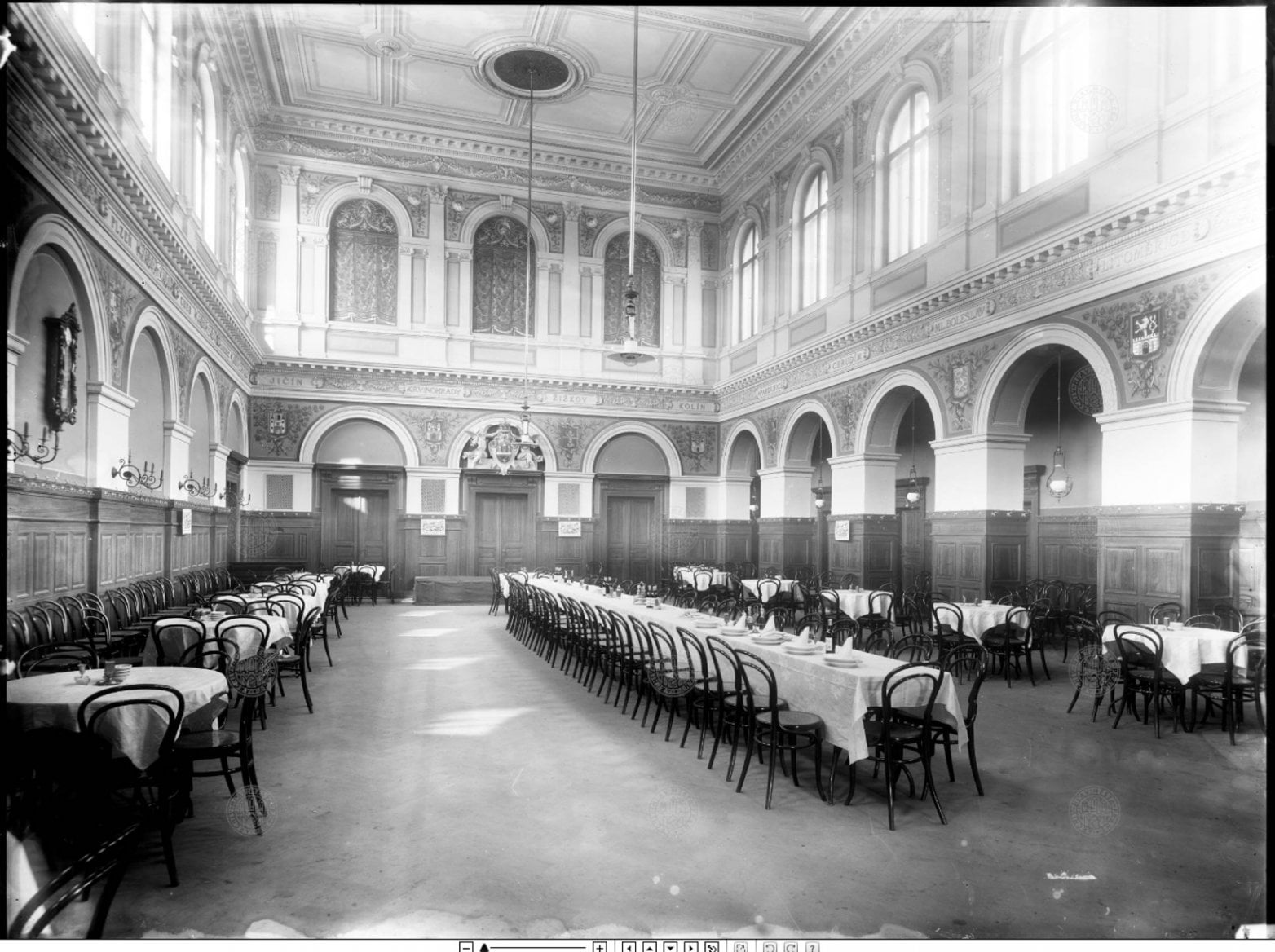 Historické fotky Burzy v Holešovické tržnici