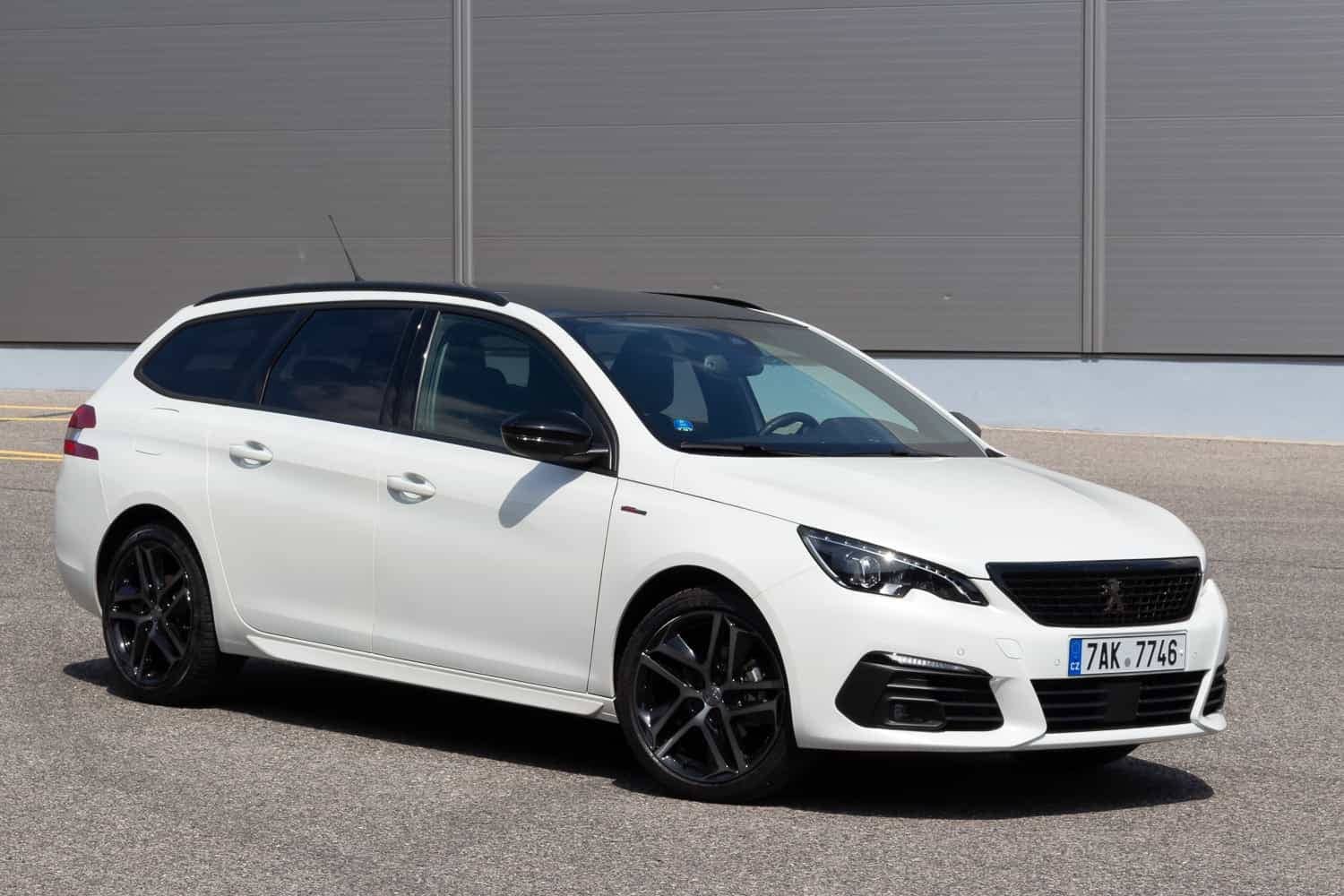 2019-12-nejpomalejsi-peugeot-308-sw.jpg