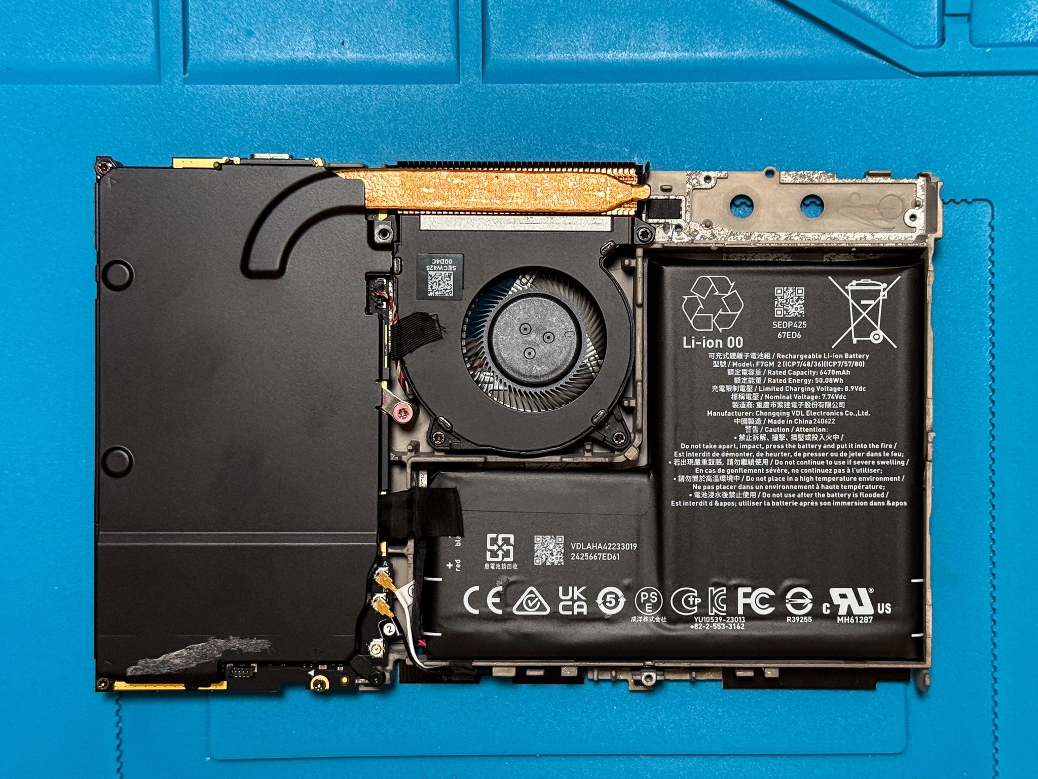 Takto vypadá vnitřní rozložení upravené konzole Steam Brick vycházející z původního Steam Decku