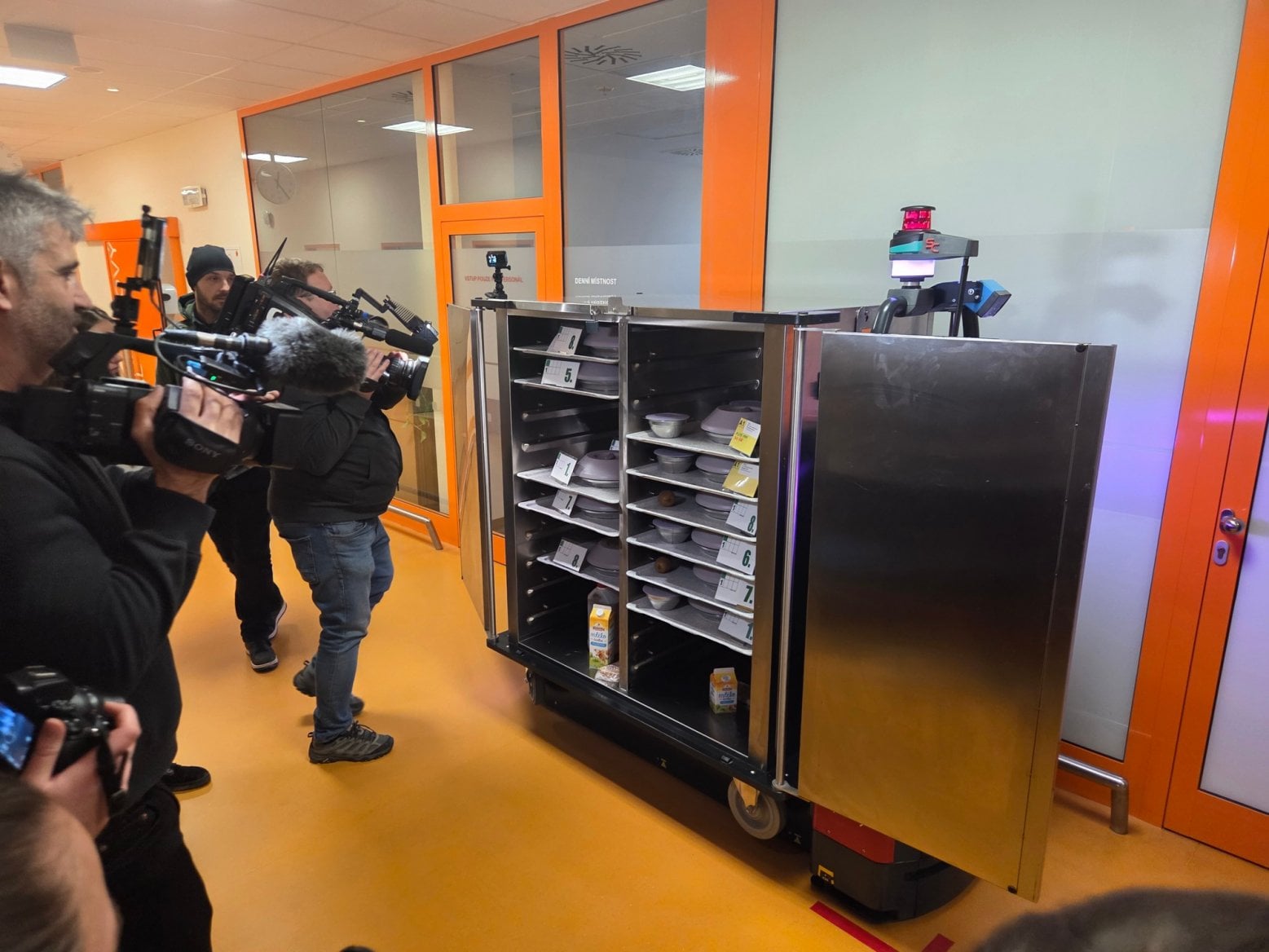 Autonomní roboti v Jihlavské nemocnici