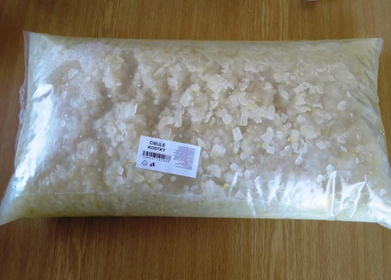 Výrobna Novák konzervárna, Hrabětice: CIBULE KOSTKY, ZELÍ BÍLÉ krouhané a CELER KOSTKY - výrobky obsahovaly konzervant - oxid siřičitý v množství větším, než je povoleno právním předpisem.