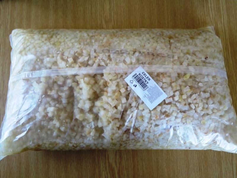 Výrobna Novák konzervárna, Hrabětice: CIBULE KOSTKY, ZELÍ BÍLÉ krouhané a CELER KOSTKY - výrobky obsahovaly konzervant - oxid siřičitý v množství větším, než je povoleno právním předpisem.