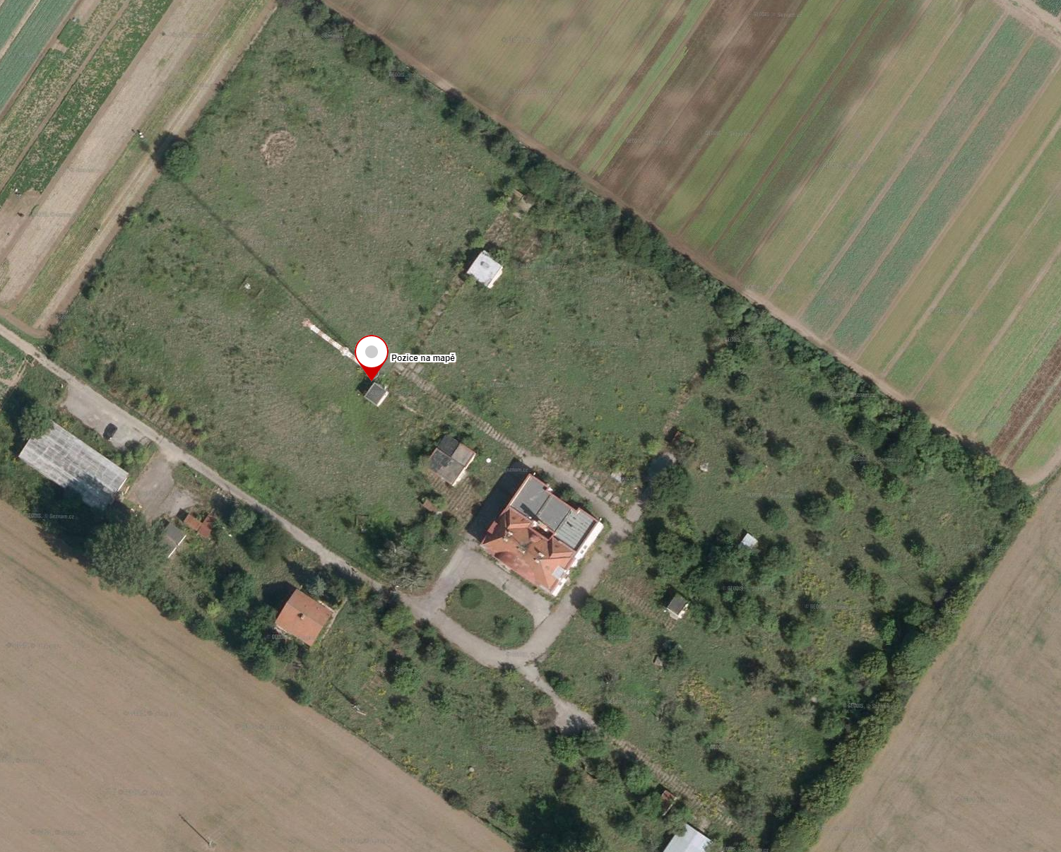 Středovlnný vysílač Brno – letecký pohled z roku 2012 ještě se stožárem