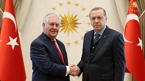 Náhledový obrázek - Gülen i Kurdové. Tillerson poprvé jednal s Erdoganem