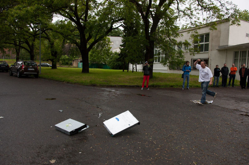 Hod serverem (soutěž na Strahově)