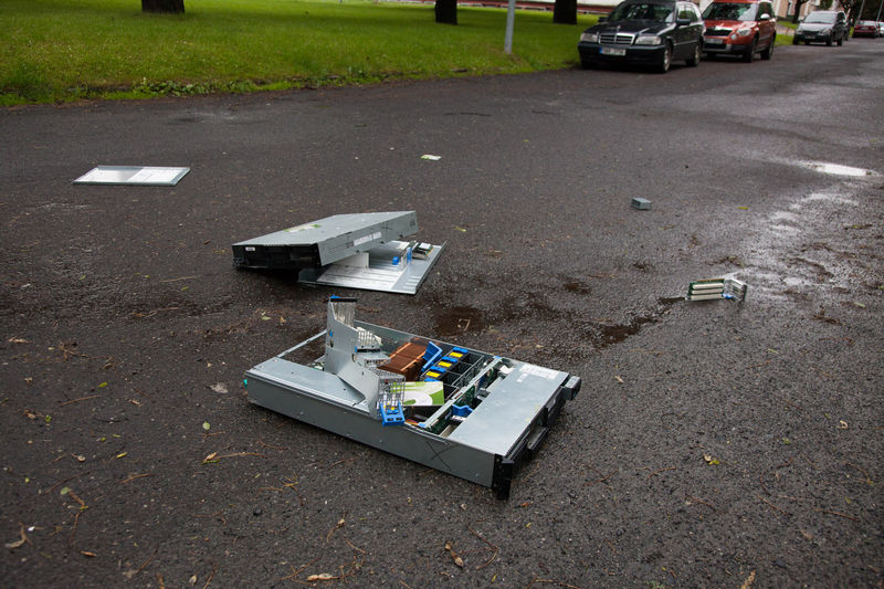 Hod serverem (soutěž na Strahově)