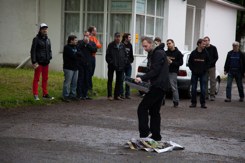 Hod serverem (soutěž na Strahově)