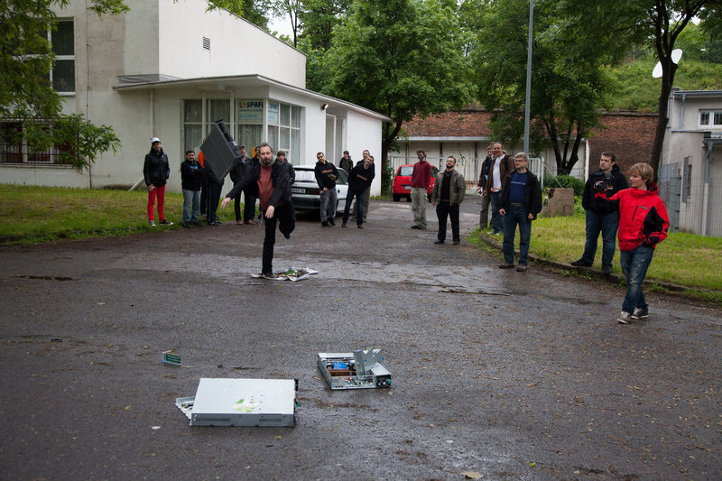 Hod serverem (soutěž na Strahově)