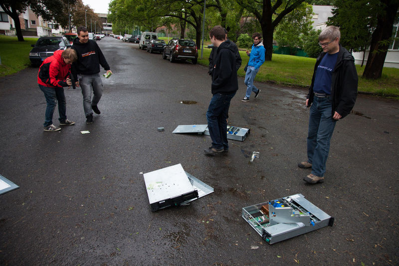 Hod serverem (soutěž na Strahově)