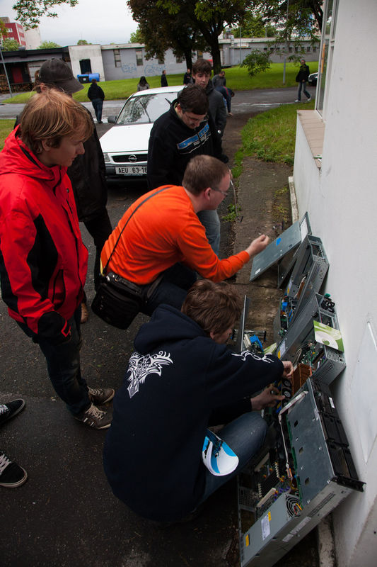 Hod serverem (soutěž na Strahově)